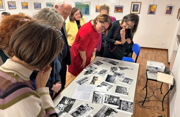 Zgodbe so si izmenjevali tudi na petih delavnicah, na katerih so spomine priklicevali s pomočjo fotografij. 