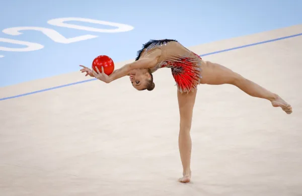  Jekaterina Vedenejeva je na evropskem prvenstvu v ritmični 
gimnastiki v Bakuju za Slovenijo osvojila bronasto kolajno.