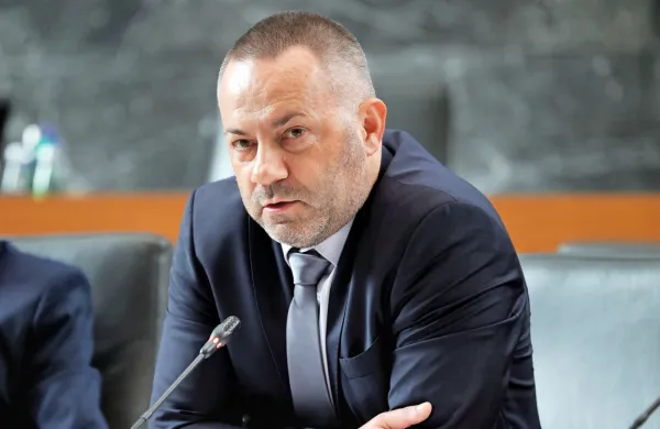Trajno rešitev minister napoveduje s 1. junijem 2026, 