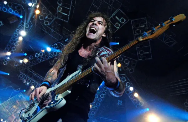 Steve Harris bo svoje oboževalce razvajal že večer pred nastopom 
v Stožicah.