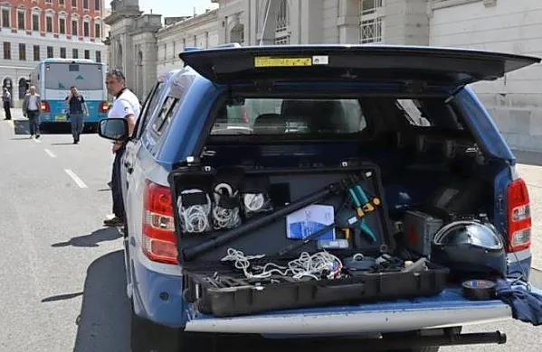 Šlo je  za lažno bombo, saj je ta vsebovala le stiropor in pluto.