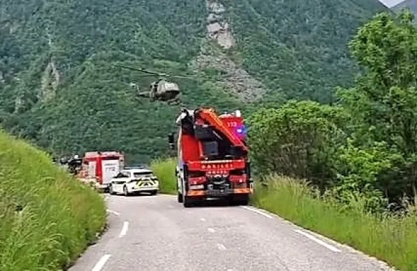 Po&scaron;kodovanega kolesarja s helikopterjem odpeljali v ljubljanski UKC