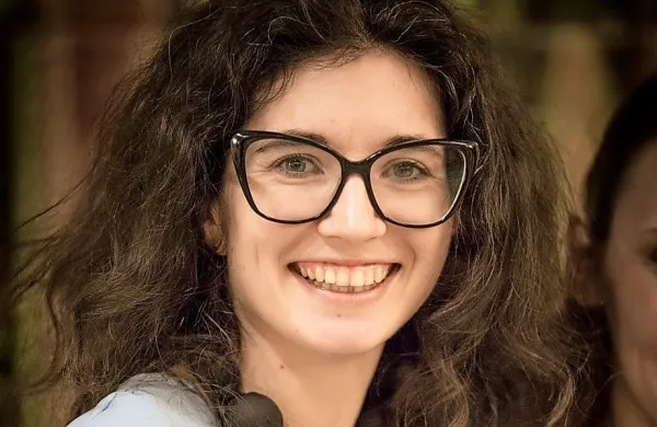 Med predavatelji delavnice bo režiserka Jasmin Kovic, ki je v SSG 
podpisala režijo muzikala Zadnjih pet let in otroškega muzikala 
Gregor in Silvija.