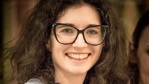 Med predavatelji delavnice bo režiserka Jasmin Kovic, ki je v SSG 
podpisala režijo muzikala Zadnjih pet let in otroškega muzikala 
Gregor in Silvija.
