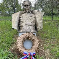 Nekdanji poslanec je povedal, da je kip kupil v času, ko so vsi po 
nekdanji skupni državi odmetavali Titove kipe in slike.