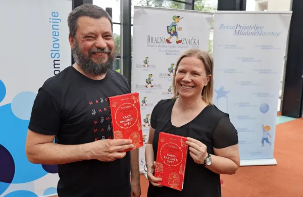 Letos bodo zlati bralke in bralci prejeli knjigo Tine Bilban in Ivana 
Mitrevskega 50 abstraktnih izumov. Kako razumeti svet