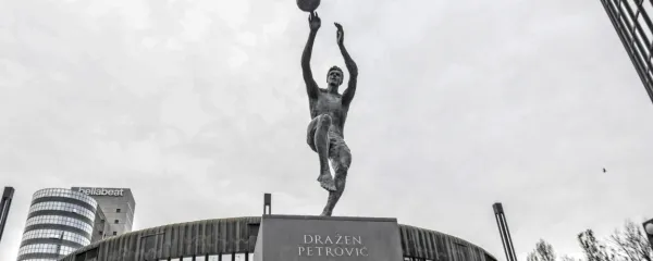 Legende si nekoč srečal v kavarni