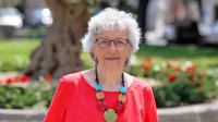 “Sem pač tiste vrste človek, ki vidi smisel v dejavnem življenju. 
Nekateri si poiščejo druge aktivnosti, jaz  samo nadaljujem to, kar 
sem počela prej. Energije imam  absolutno dovolj,” pravi Neva 
Zajc.