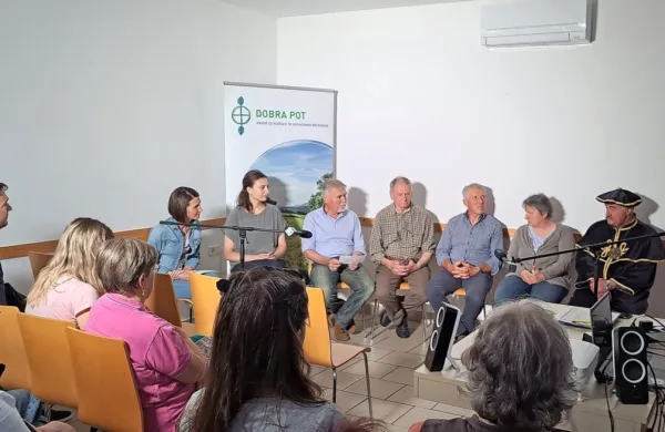  Premieri je sledil razgovor z ustvarjalci in nastopajočimi, ki niso 
skrivali navdušenja nad prikazom tega dela bogate kulturne 
dediščine Brkinov.