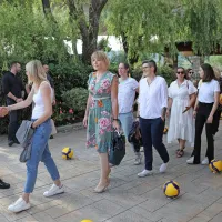 Odbojkarice  vseh generacij je ob prihodu na slovesnost sprejel 
predsednik OK Luka Koper Gracijan Necmeskal (levo).