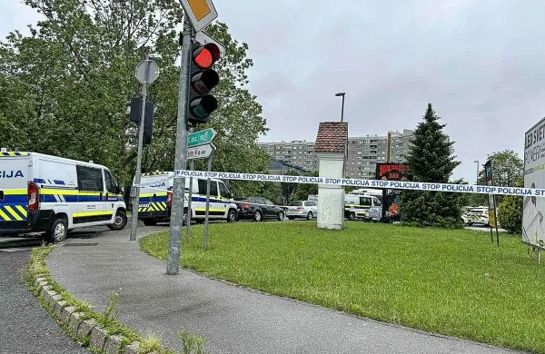 V streljanju  na območju Most v Ljubljani sta umrli dve osebi.