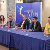 Tudi letos bo festivalski ansambel vodil Tomi Purich (drugi z 
desne).