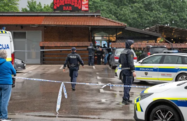 Motiv za dejanje policisti še preiskujejo, kot tudi izvor orožja.