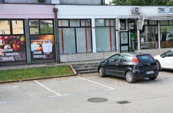 Knjižnico naj bi uredili v središču kraja, med marketom in barom, 
kjer je bila včasih banka.