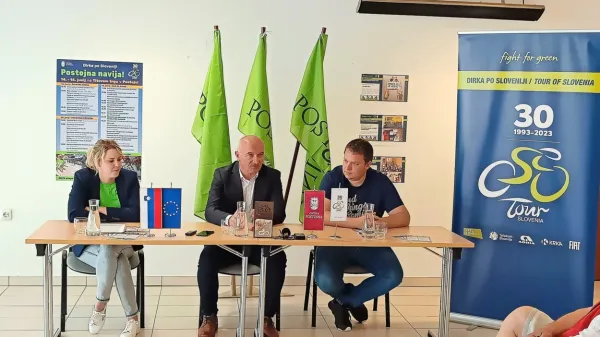 Primorsko etapo so predstavili (z leve) Sidonija Zega, Bogdan Fink 
(organizacijski direktor dirke)  in Klemen Grilj. 