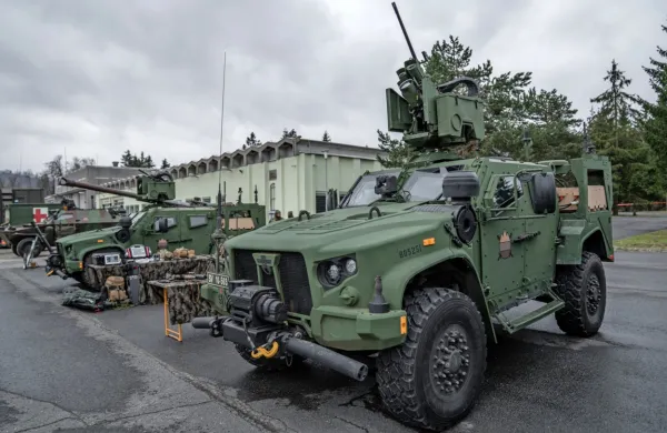 Bojna postaja  Mangart 25 bo  najprej integrirana na štirikolesnike 
oshkosh.