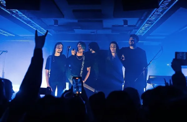 Po uspešni premieri v Kinu Šiška se bodo He'Ian prvič predstavili 
domačemu primorskemu občinstvu 17. junija na festivalu Libertas. 