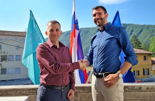 V.d. direktorja občinske uprave Mitja Taljat in župan Alen Červ.