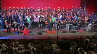 Slavljencem so se v prvem delu koncerta na odru pridružili pevci in pevke zborov Coro sociale, Donna Canta Donna in Kombinat.
