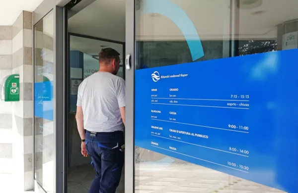Rižanski vodovod v tem obdobju pitno vodo v celoti zagotavlja iz reke Rižane, ki ima v teh dneh 15 do 
20-krat večje pretoke od količin vode v omrežju.