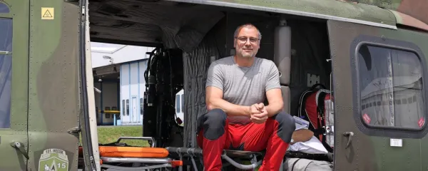 Uro&scaron; Lampič: &ldquo;Za pacienta ni pomembno, kak&scaron;ne barve helikopter pride&rdquo;