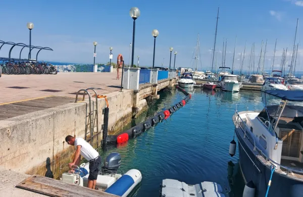Z novimi baražami so preprečili morebitno izlivanje na kopališče 
Delfin. 