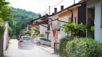 Po večurnem pogajanju s 45-letnim domačinom se je drama v Čargovi ulici v četrtek okoli 22. ure le končala.