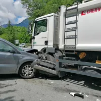 Z avtom trčil v tovornjak