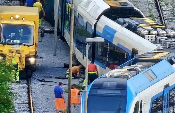 Sobotni prizor pred novogoriško železniško postajo.