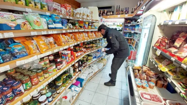 Potrošniki smo skoraj ob vsakem obisku trgovine soočeni z 
novimi, višjimi cenami prehrambenih izdelkov.