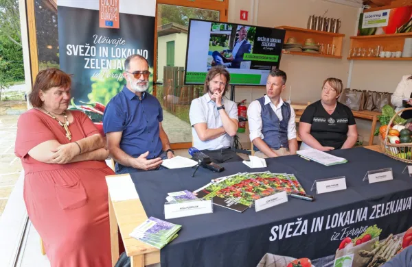 Projekt Sveže in lokalno v Mediteranskem  vrtu Purissima  so 
predstavili (od leve proti desni): Miša Pušenjak, Igor Škerbot, 
Denis Topolnik, Neo Štembergar, Patricija Pirnat. 