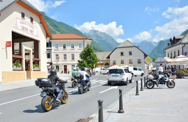 V Posočju v turistični sezoni najbolj potrebujejo kader v gostinstvu. Pomagajo predvsem tuji delavci iz Bosne in Srbije.