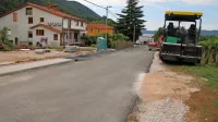 V Vrhpolju  zaključujejo obnovo 400 metrov dolgega odseka ceste, 
zato bo ta del prometnice danes in jutri  zaprt za promet. 