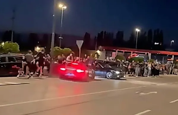Posnetke nesreče so očividci objavili na facebooku,