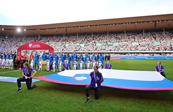 Finci so v petek izkoristili  podporo polnega stadiona v Helsinkih. Jo bodo drevi proti Danski tudi slovenski nogometaši v  Stožicah?