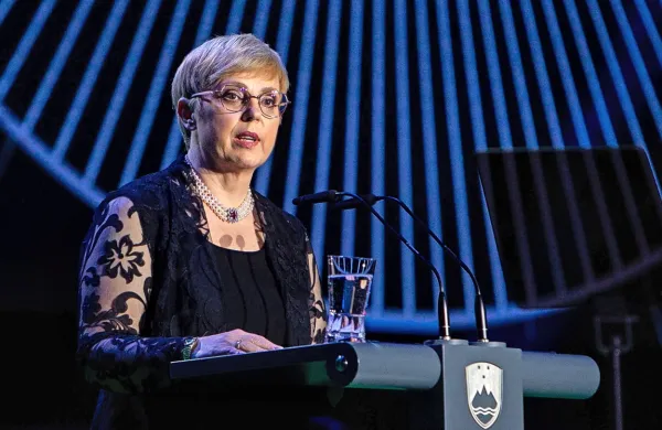 Predsednica republike Nataša Pirc Musar je na proslavi poudarila, 
da država ni le peščica voditeljev, temveč ljudje. Zato se moramo 
vsi zavzemati za človeku prijazno državo.