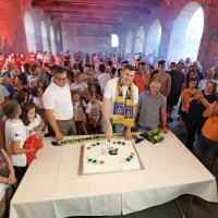 Poleg bučnega sprejema je Čančarja pričakalo še sladko presenečenje.