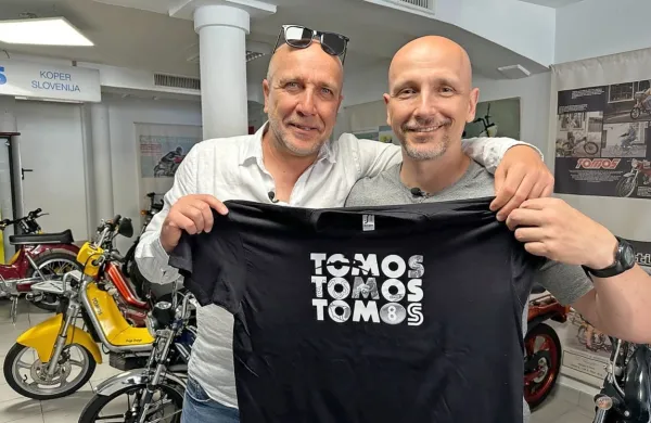 Stevo Vujič in Aleksandar Stanković v muzeju Tomosove 
zgodovine v Kopru 