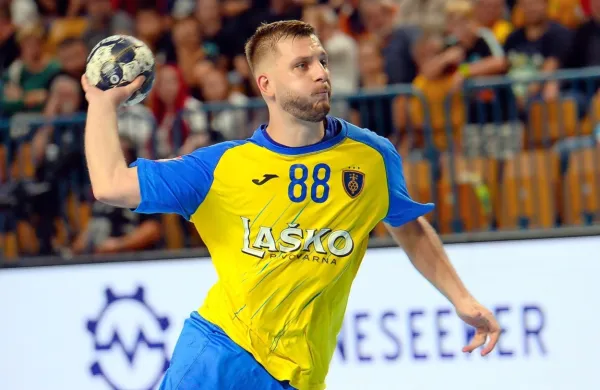Aleks Vlah  je zamenjal celjski dres in bo v ligi prvakov v novi sezoni 
igral z danskim Aalborgom. 