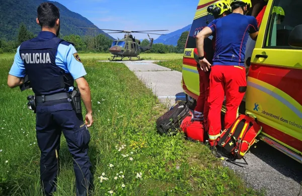 Gorski  reševalci  so  v ponedeljek  s  posadko  vojaškega  helikopterja  dvakrat  hiteli na  pomoč  v  primorske  hribe.  