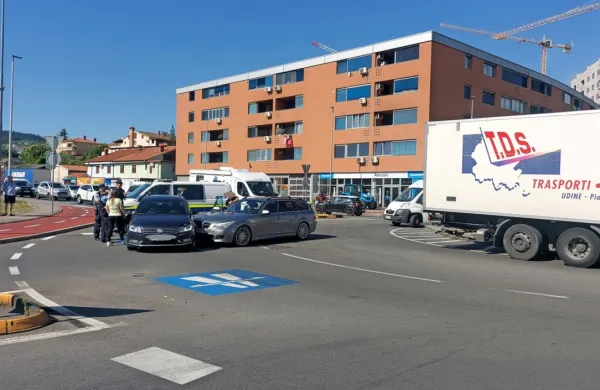 Danes dopoldne je ponovno počilo na Šmarski cesti.