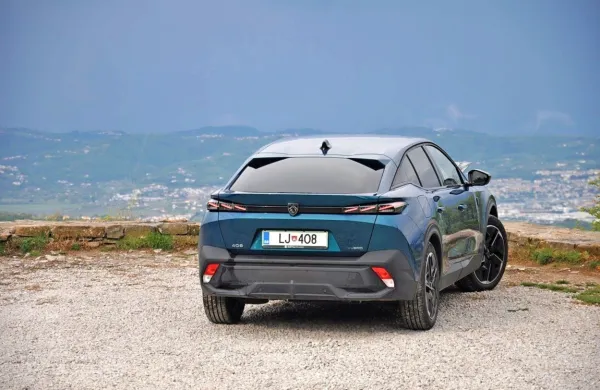 Po modelu 406 Coupe izpred več kot dveh desetletjih so Francozi 
vnovič izdelali oblikovno zelo drzen avtomobil.