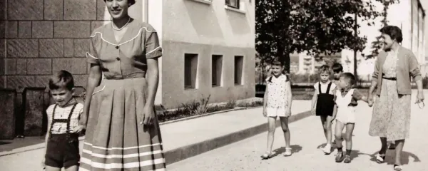 V ruskih blokih niso bila le stanovanja, pač pa tudi mesnica, 
zdravnik, odvetnik ... in vrtec. 