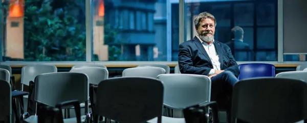 (INTERVJU) Tihomir Cipek: &ldquo;Ko vojno začnejo voditi vojaki, vojni ni konca&rdquo;