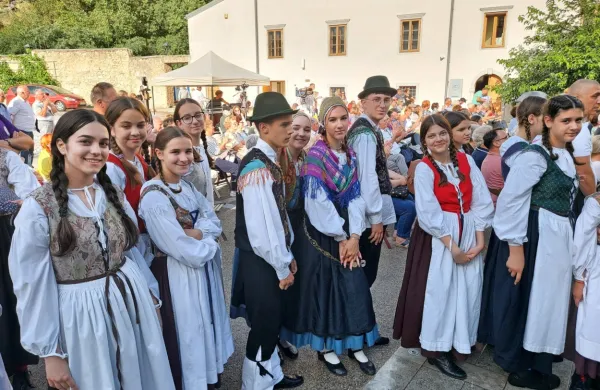 Danes osrednja prireditev Slovencev iz domovine, zamejstva in izseljenstva Dobrodo&scaron;li doma.