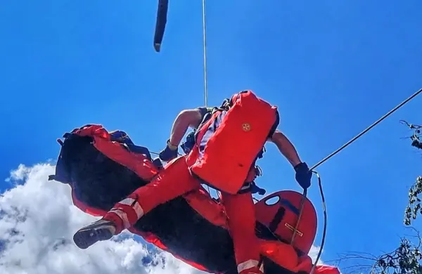 Trojico s helikopterjem prepeljali v bolni&scaron;nico