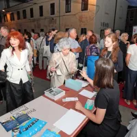 (FOTO) Penelopiada je v Koper privabila &scaron;tevilne ljubitelje gledali&scaron;ča