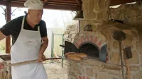 Rdeča nit filma je Matetova štručka, ki jo Simon Urbančič  pripravlja po 
receptu stare mame Ivanke Urbančič iz leta 1928.
