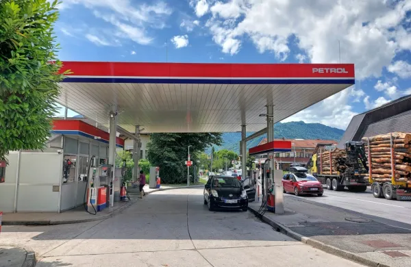 Tolminski servis (na fotografiji) in mostarski bo nadomestil večji 
na zahodnem obrobju Tolmina ob vstopu na obvoznico.  