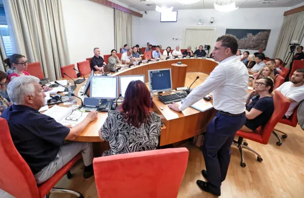 Izolski občinski svetniki so se pri odločitvi glede zemljišča v 
Livadah oprli na mnenje pravnika Aleksija Mužine.